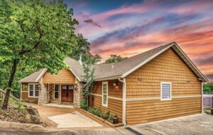 Lake of the Ozarks Waterfront Oasis exterior