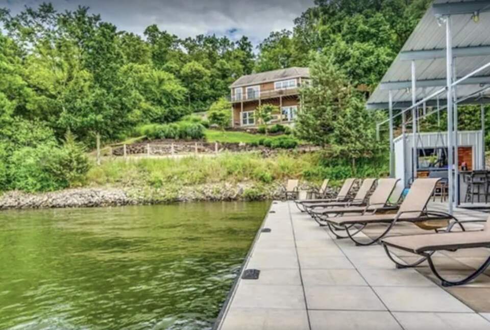 Lounge area by the water