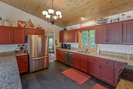Home Exchange in Nisswa, MN, red kitchen