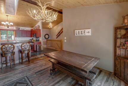 Home Exchange in Nisswa, MN, kitchen table