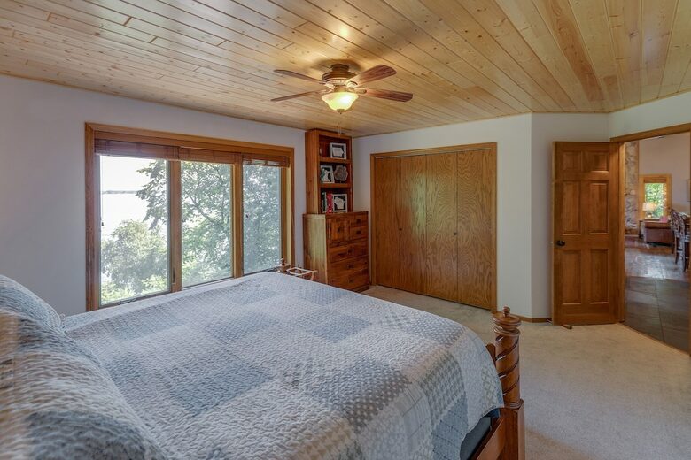 Home Exchange in Nisswa, MN, master bedroom with king bed
