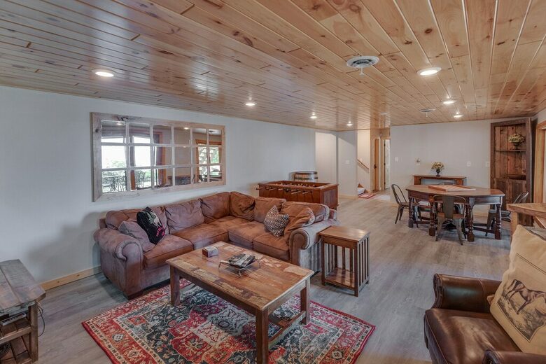 Home Exchange in Nisswa, MN, game room with second den