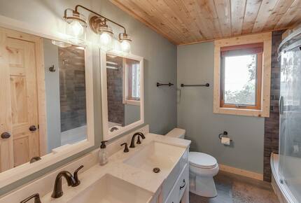 Home Exchange in Nisswa, MN, downstairs bathroom