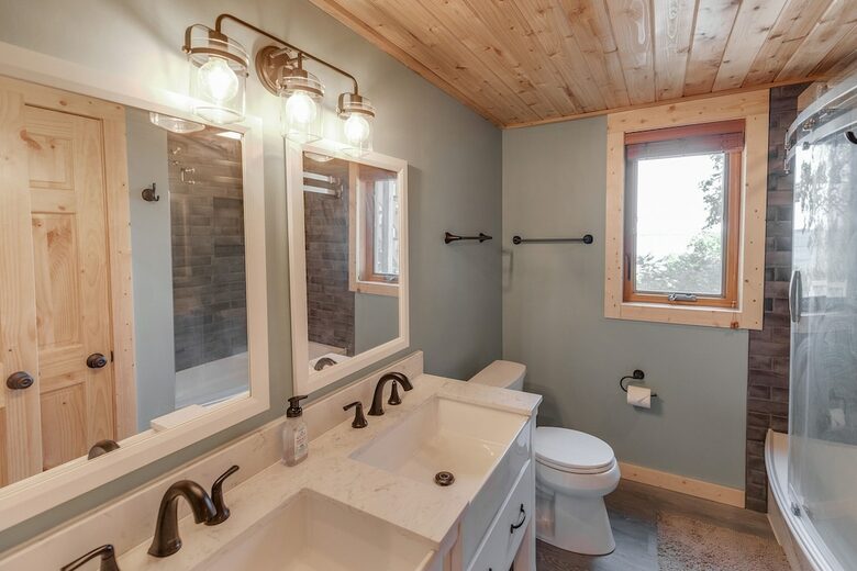 Home Exchange in Nisswa, MN, downstairs bathroom