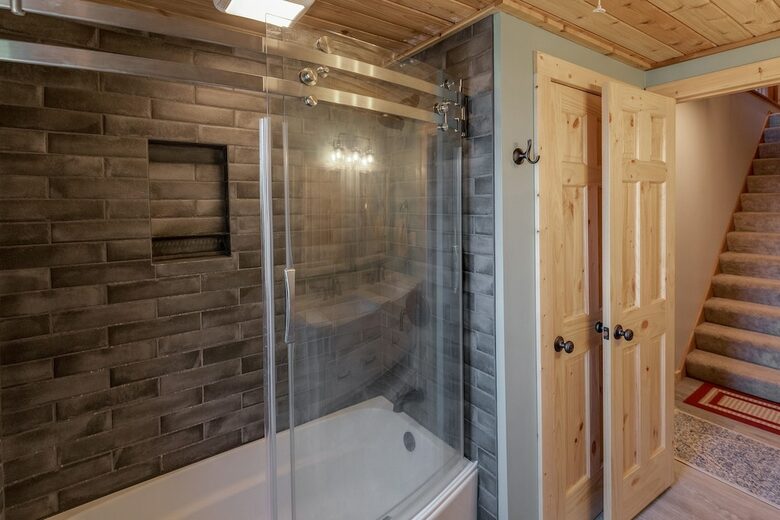 Home Exchange in Nisswa, MN, upgraded bathroom with shower tub combo