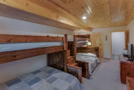Home Exchange in Nisswa, MN, custom bunk room with four beds