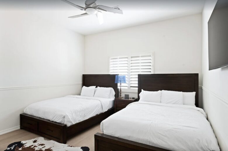 Guest room with double queen beds