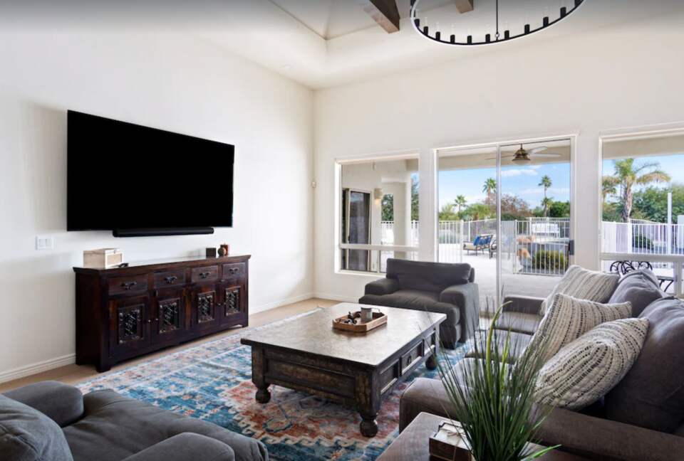 Spacious living room