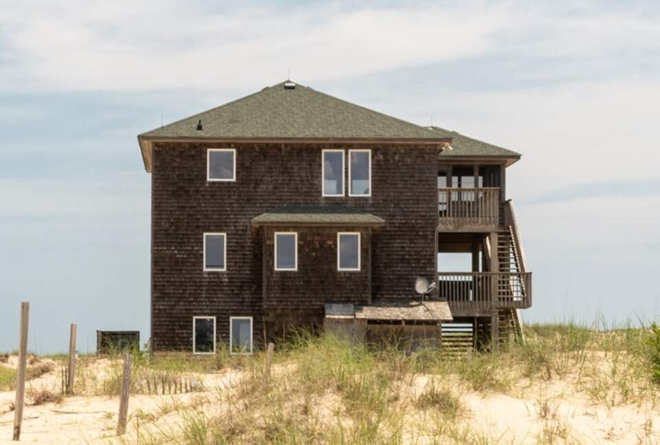 Outer Banks getaway exterior - beachfront