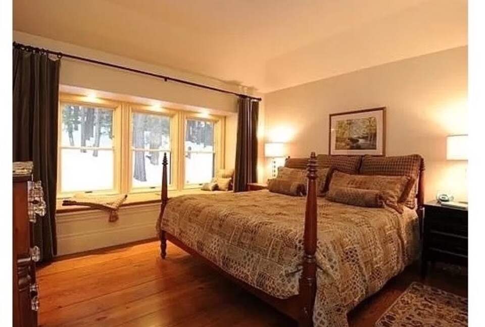 Home Exchange in Incline Village, NV, guest bedroom with window seat