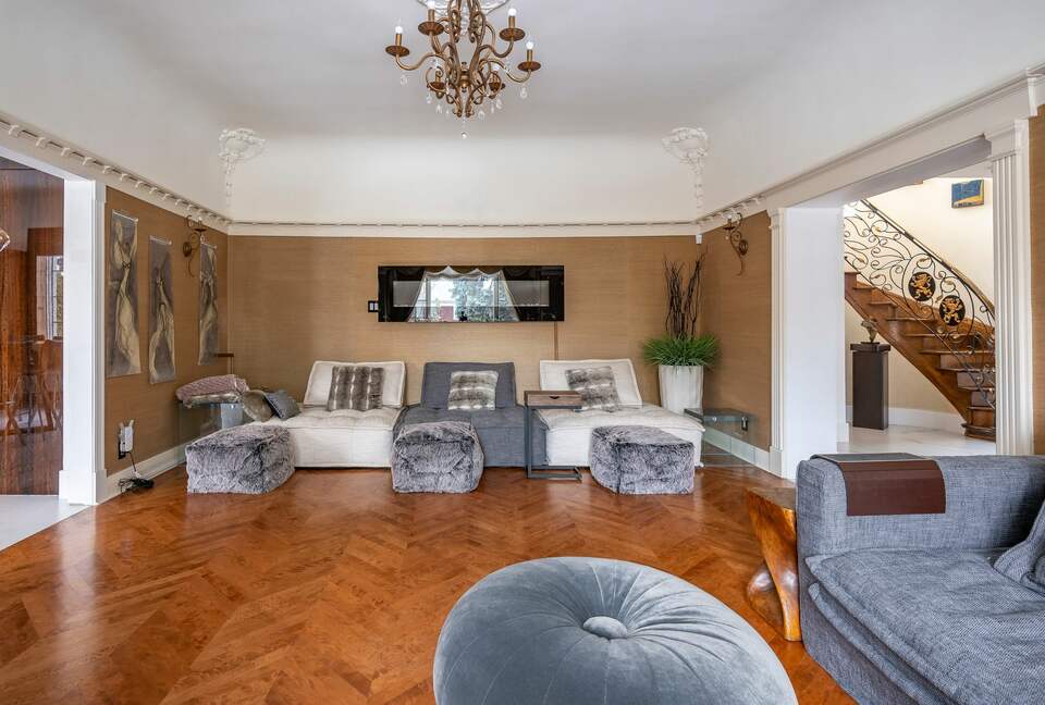 Manor in Montreal - Outremont, Canada