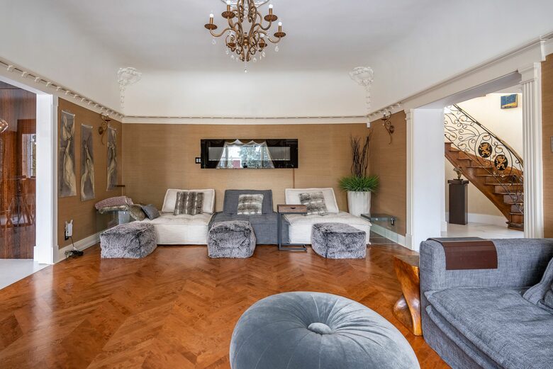 Manor in Montreal - Outremont, Canada