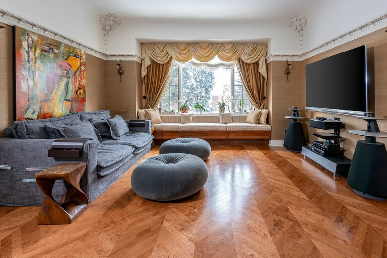 Manor in Montreal - Outremont, Canada