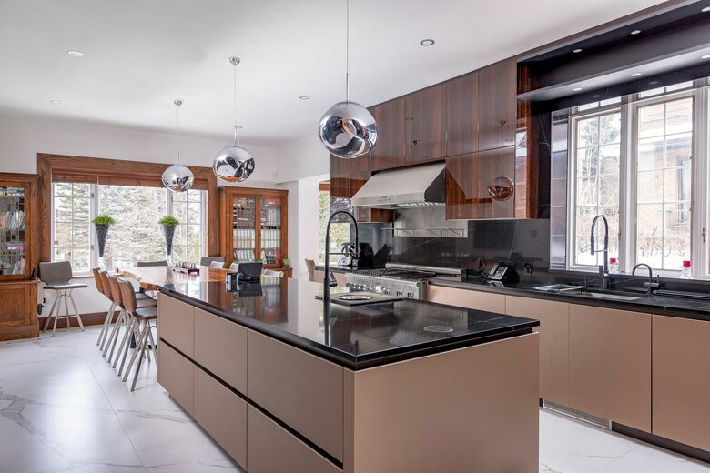 Manor in Montreal - Outremont, Canada