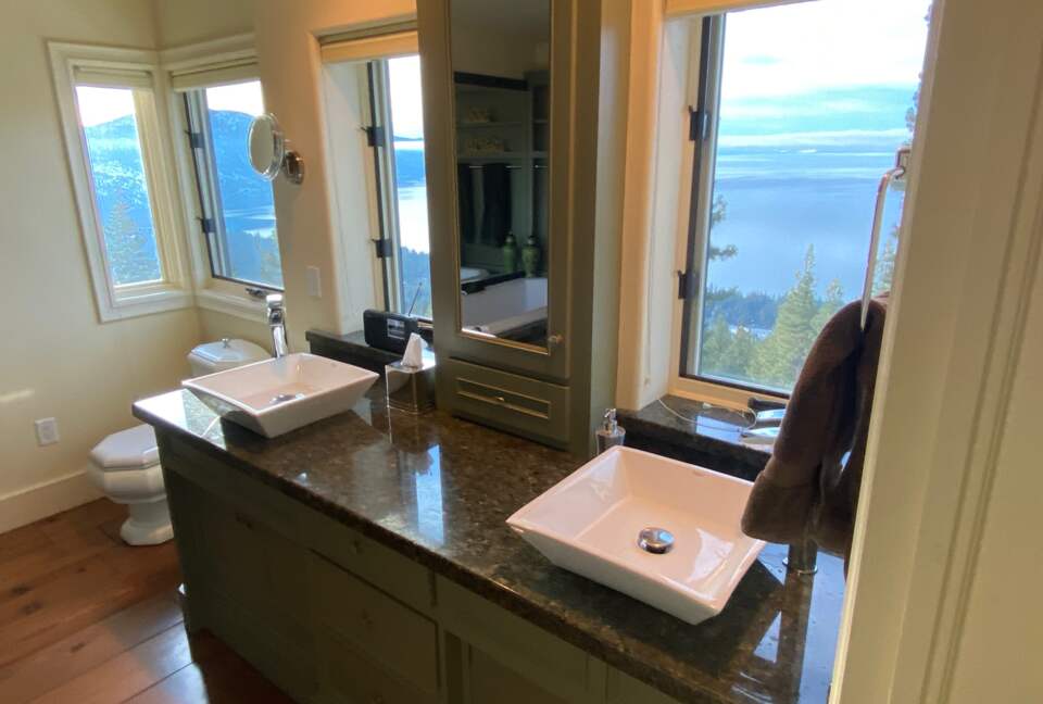 Home Exchange in Incline Village, NV, master bathroom