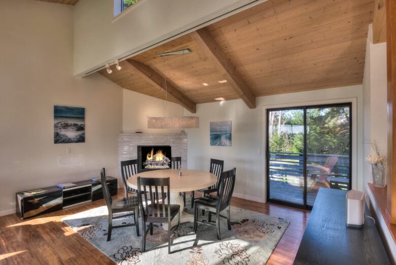 Dining room with corner fireplace