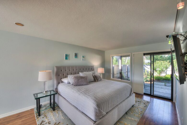 Second master bedroom with king bed