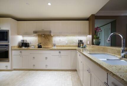 Home Exchange in Kahuku, HI, gourmet kitchen with granite counters