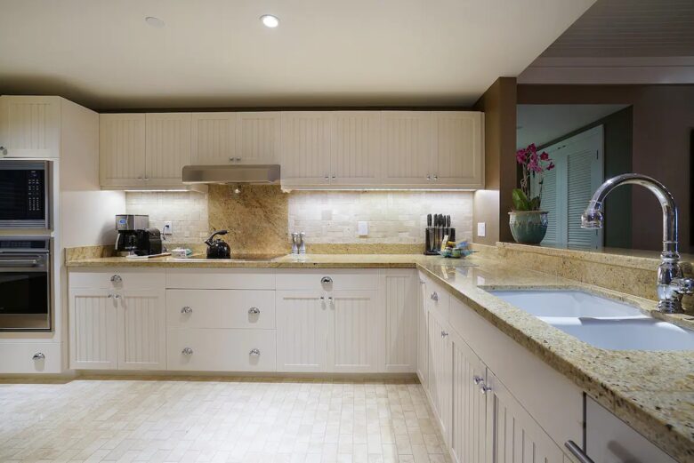 Home Exchange in Kahuku, HI, gourmet kitchen with granite counters