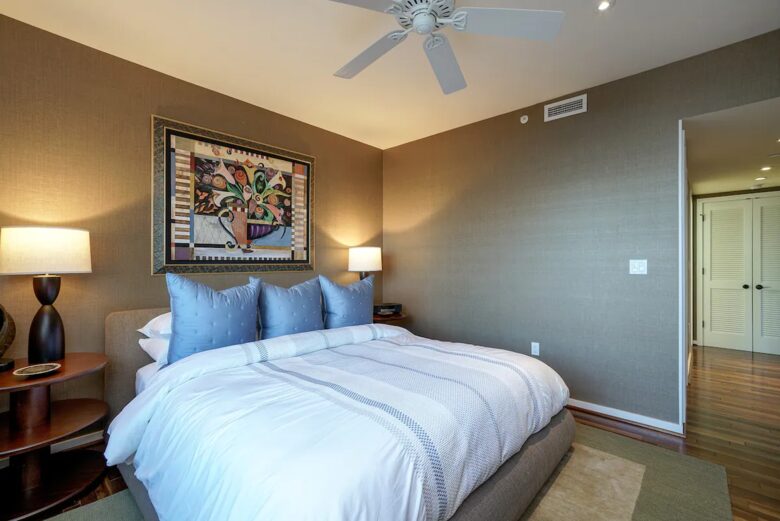 Home Exchange in Kahuku, HI, second master bedroom with a king bed