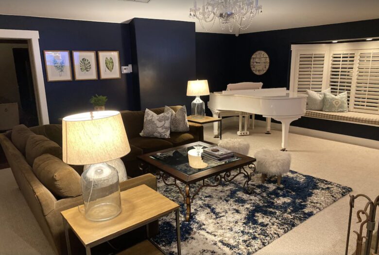 Large great room with grand piano