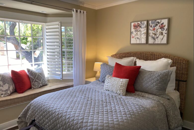 Guest bedroom with bay window and bench seating