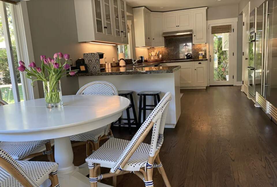 Fully-equipped kitchen with granite countertops