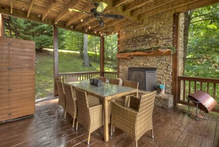 Home Exchange in Mineral Bluff, GA, dining space outdoor
