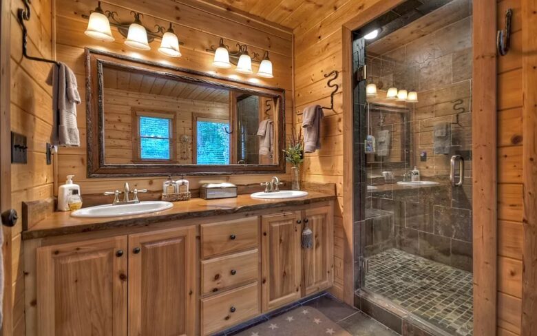 Home Exchange in Mineral Bluff, GA, master en suite walk in shower