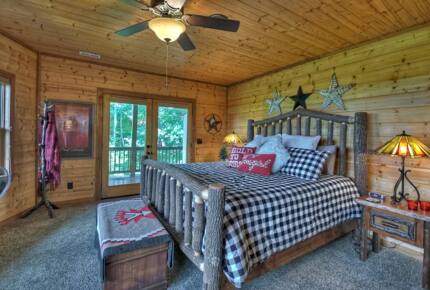 Home Exchange in Mineral Bluff, GA, cozy cabin guest bedroom