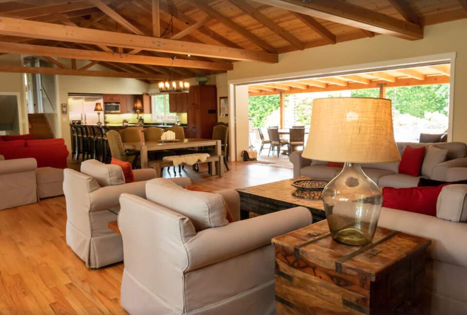 Huge expandable doors to the backyard