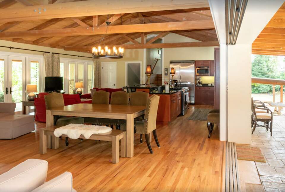 Huge expandable doors to the backyard