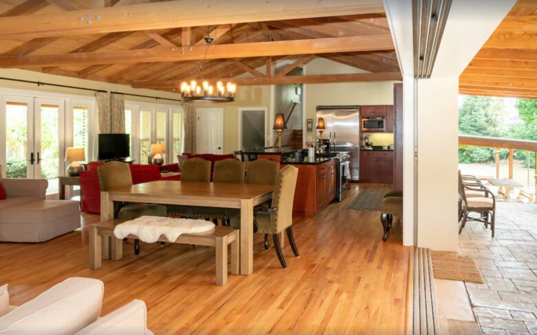 Huge expandable doors to the backyard