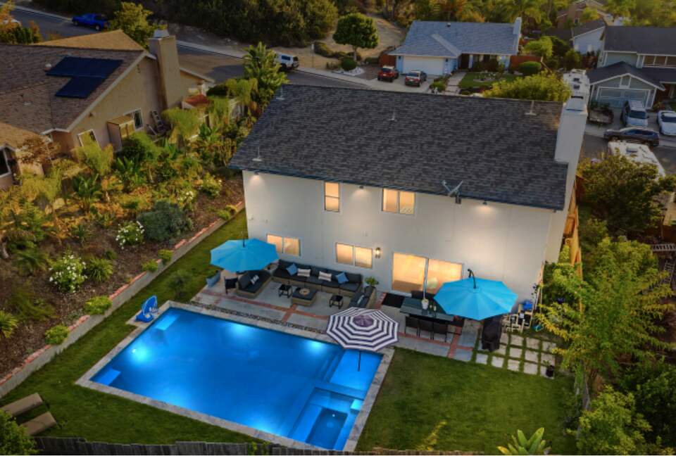 Beautiful backyard with pool