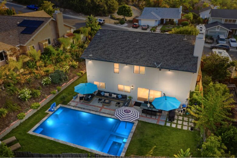 Beautiful backyard with pool