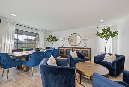 Lounge area and dining table