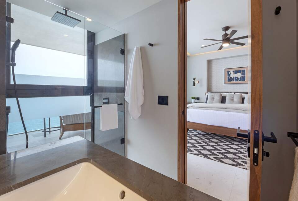 Guest room bath