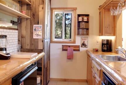 Big Bear BaseCamp Cabin - Big Bear Lake, California