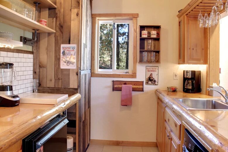 Big Bear BaseCamp Cabin - Big Bear Lake, California