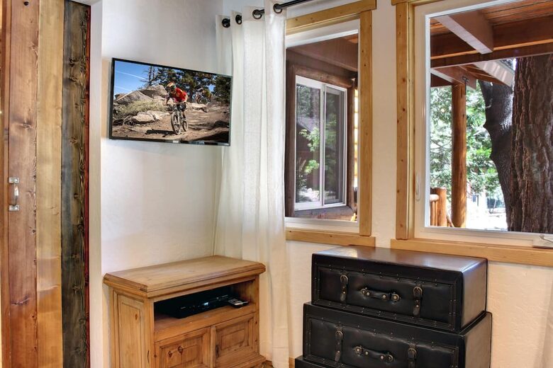 Big Bear BaseCamp Cabin - Big Bear Lake, California