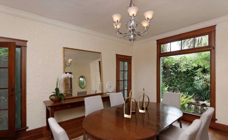 Spacious living room