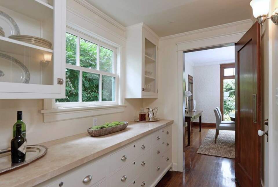 Beautiful kitchen with top-notch appliances