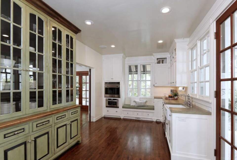 Beautiful kitchen with top-notch appliances