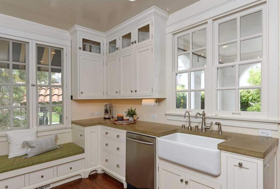 Beautiful kitchen with top-notch appliances