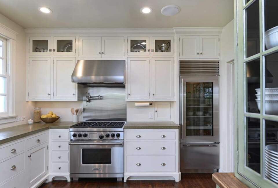 Beautiful kitchen with top-notch appliances