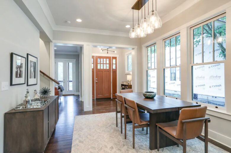 Open entryway to dining room