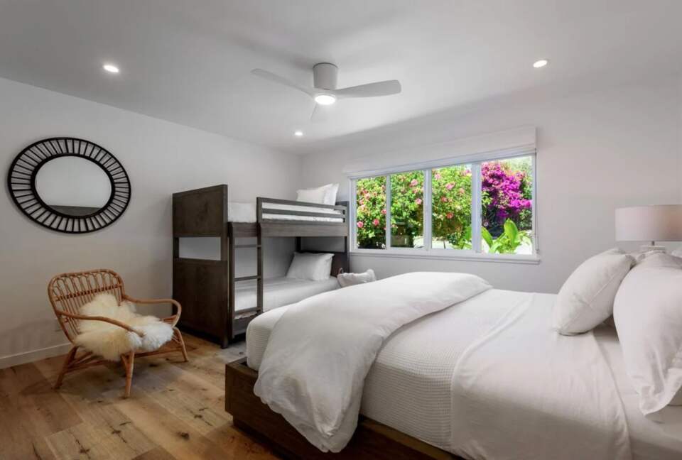 Guest bedroom with bunk beds