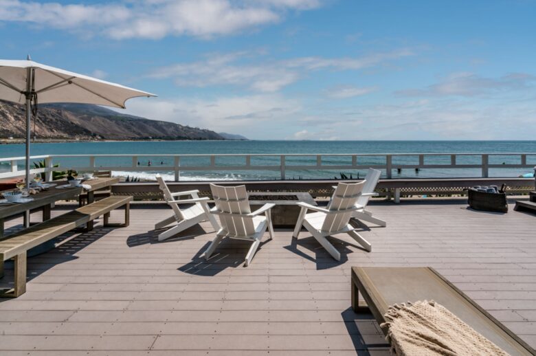 Lounge area on the patio