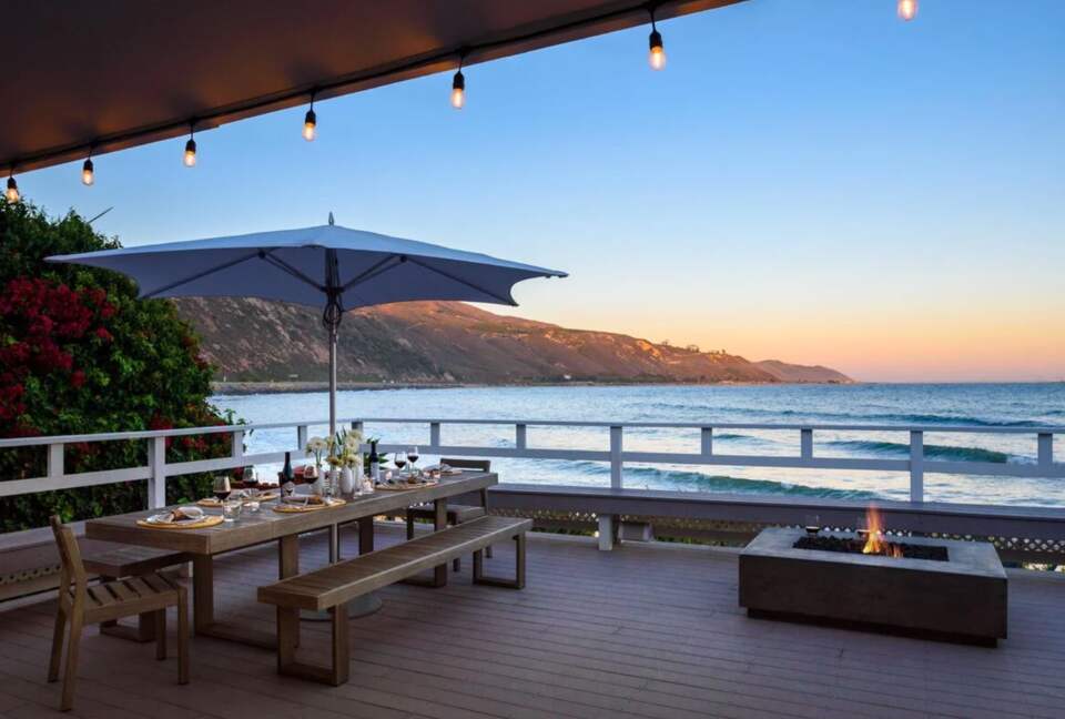 Dining table with gorgeous views of The Pacific Ocean