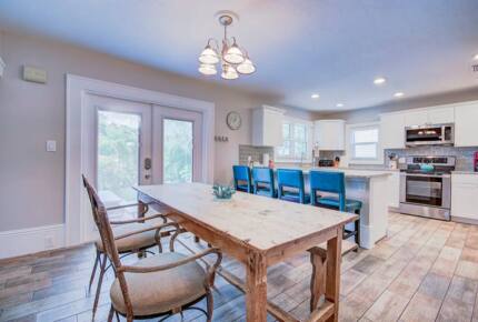 Home Exchange in Clearwater, FL triplex main kitchen with bar seats